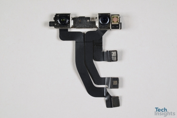 페이스ID 기능을 탑재한 전면 카메라 모듈.