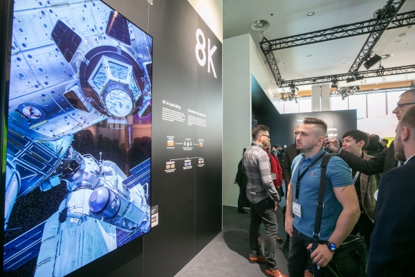 지난 2월 암스테르담에서 열린 'ISE 2019' 전시회에서 삼성전자의 8K 해상도 상업용 디스플레이 신제품을 공개했다.