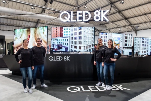 지난 2월 포르투갈에서 열린 '삼성포럼 유럽 2019' 행사에서 2019년형 QLED 8K TV가 소개되고 있다.