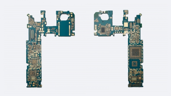 HDI(High Density Interconnection) 기판. 인쇄회로기판(PCB)에 탑재한 전자부품간 전기 신호를 주고 받을 수 있도록 고밀도 회로를 형성한 기판이다. 기기의 메인 부품 실장 및 신호전달을 위해 사용한다.