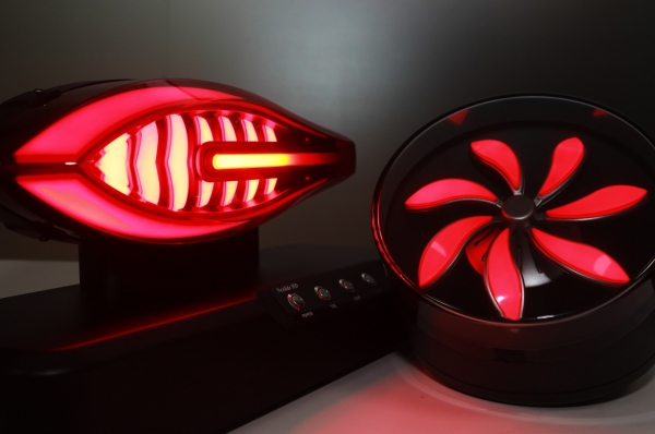 LG이노텍의 '넥슬라이드-HD'를 적용한 차량 램프 모형