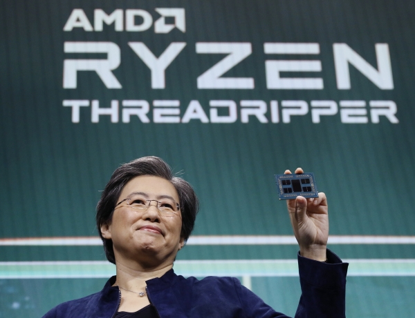 리사 수 AMD CEO가 CES 키노트 세션에서 신제품을 공개했다.