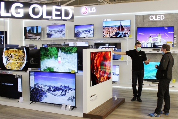LG전자가 LG 올레드 갤러리 TV를 앞세워 하반기 TV 시장 반등 수요를 노리겠다고 밝혔다.