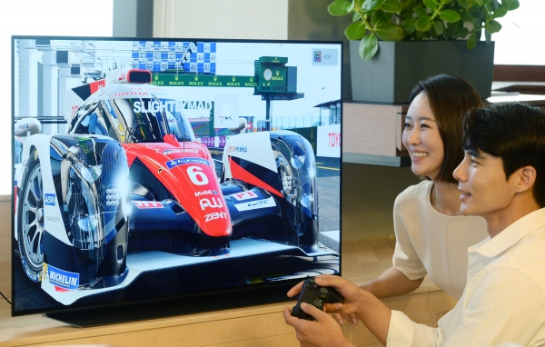LG전자가 유럽과 일본에 이어 48인치 유기발광다이오드(OLED) TV를 국내에 출시했다.