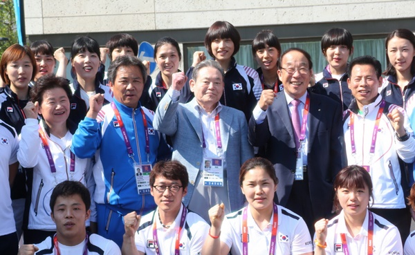 2012년 7월 25일 런던올림픽 한국 선수단을 격려하기 위해