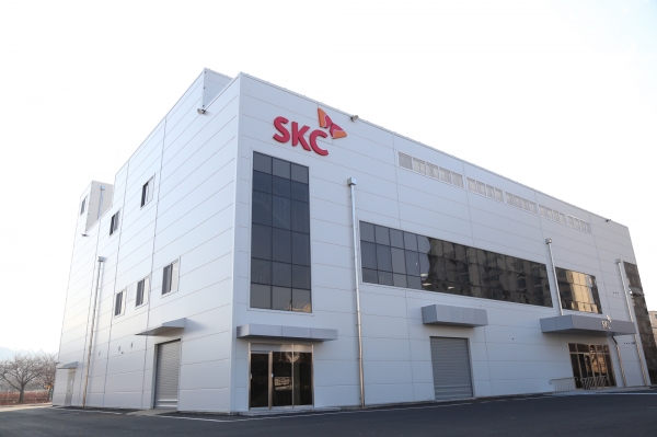 충남 천안 SKC 하이테크앤마케팅 천안공장에 건설한 SKC 블랭크 마스크 공장 모습. SKC는 이곳을 반도체 소재 클러스터로 조성할 계획이다.