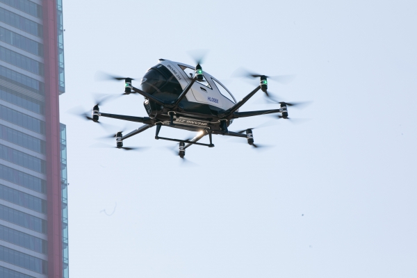 11일 '드론택시 공개비행 시연' 행사에서 UAM이 하늘을 날고 있다.