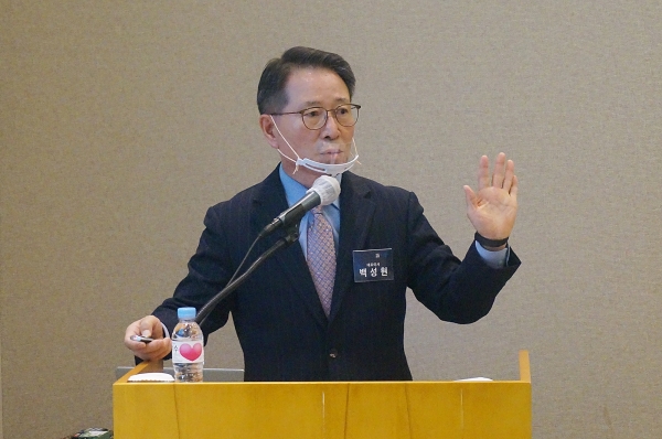 백성현 티엘비 대표가 26일 서울 여의도에서 열린 기자간담회에서 발표하고 있다.
