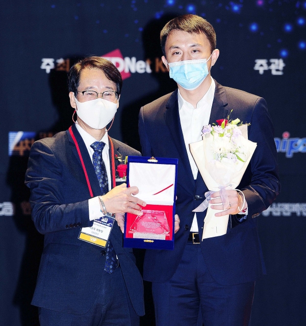 손루원 한국화웨이 CEO(오른쪽)과 이원욱 국회 과학기술정보방송통신위원회 위원장