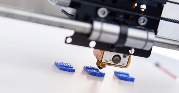 그림 3. 3D 프린터는 다양한 코봇을 위한 맞춤형 부품을 만들 수 있다. (자료: Alex_Traksel/shutterstock.com)
