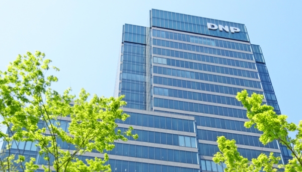 일본 다이니폰프린팅(DNP)은 전세계 유기발광다이오드(OLED)용 파인메탈마스크(FMM) 시장을 사실상 독점하고 있다.