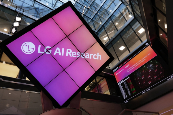 LG AI연구원 'K-엑사원', GPT 대비 103% 성능 달성