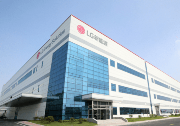 LG에너지솔루션 배터리 협력사 해외 비중 늘었다 - 뉴스 썸네일 이미지