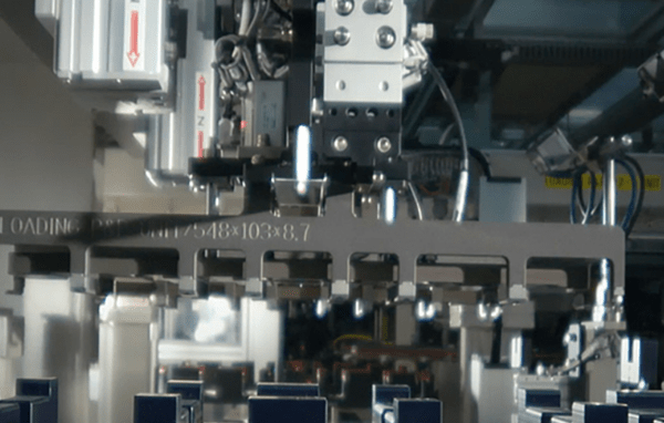 배터리 장비사 실적 '극과 극'...엠플러스만 홀로 웃었다 - 뉴스 썸네일 이미지