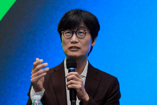 '한국형 AI' 네이버의 반격…AI 검색 전쟁, 커머스·플레이스로 확산