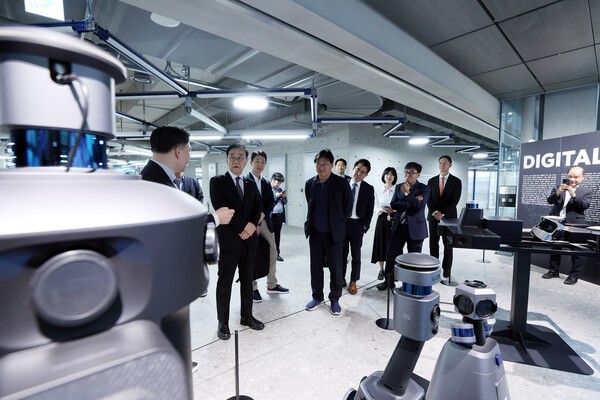 피지컬AI 넘보는 네이버, 로봇-드론 공격 행보... 국방·디지털트윈까지 박차