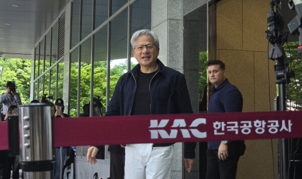 젠슨 황 "AI 공급망 조율차 방한...HBM 3사 모두 퀄 통과"